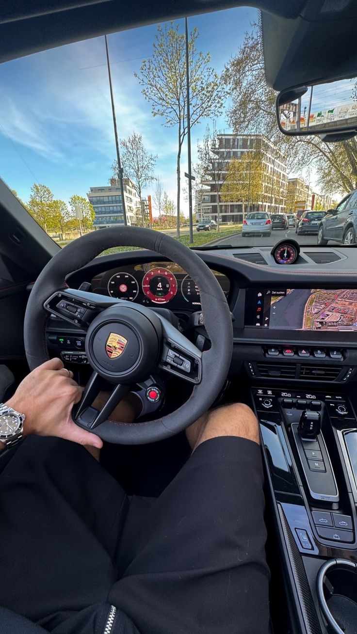 ✦ APRÈS — Peugeot → Porsche + montre