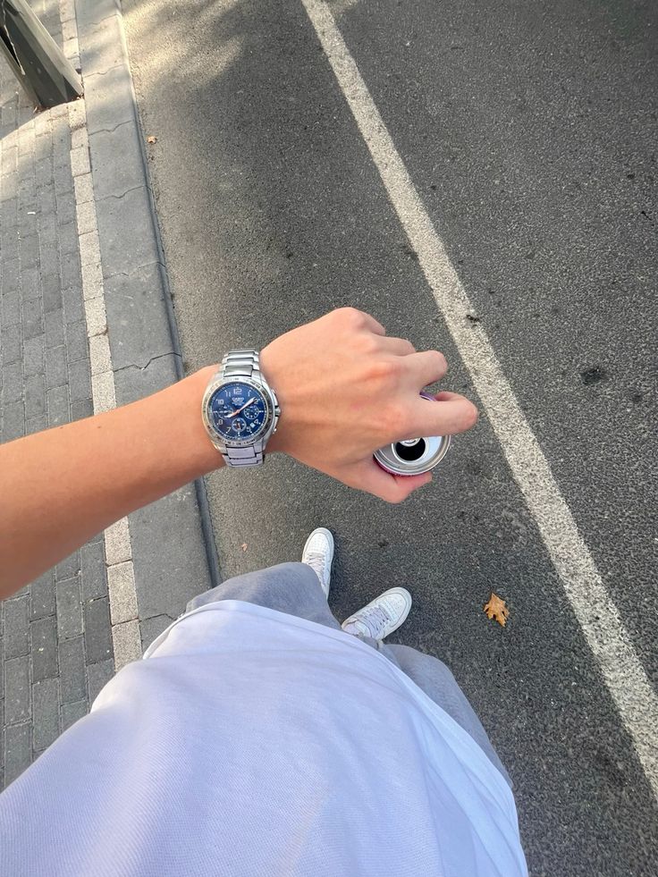 AVANT — Montre classique